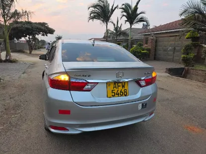 Picture of Honda Grace 2015