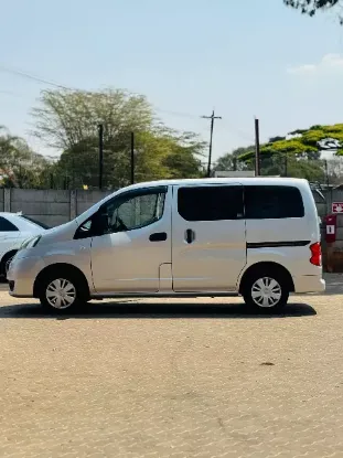 Picture of Nissan NV200 2017