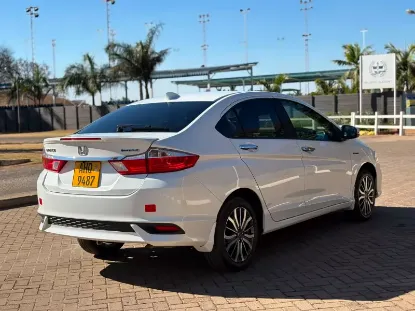 Picture of Honda Grace 2017