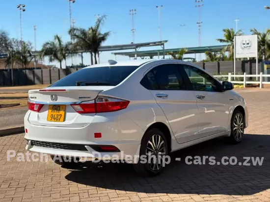 Picture of Honda Grace 2017