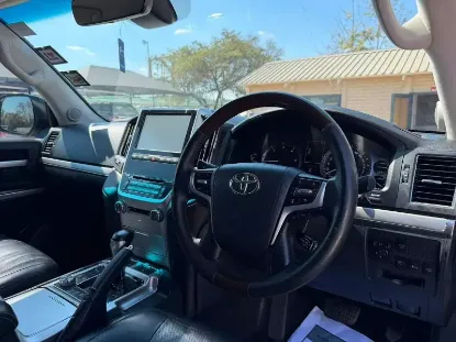 Picture of Toyota Land Cruiser 2017