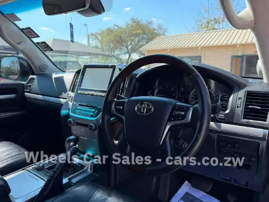 Picture of Toyota Land Cruiser 2017
