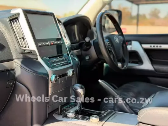 Picture of Toyota Land Cruiser 2017