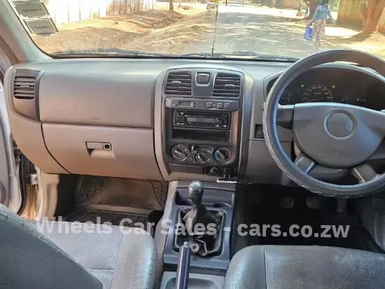 Picture of Isuzu KB300 2011