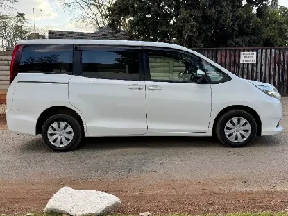 Picture of Toyota Noah 2017