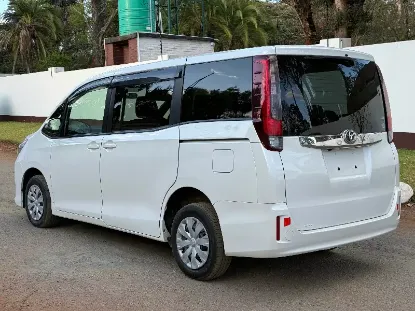 Picture of Toyota Noah 2017