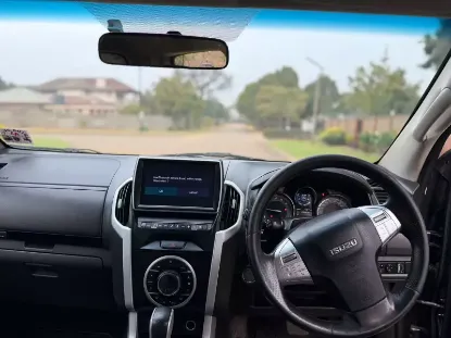 Picture of Isuzu Mu-X 2019