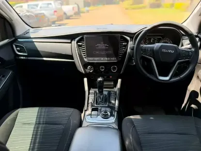 Picture of Isuzu Mu-X 2023