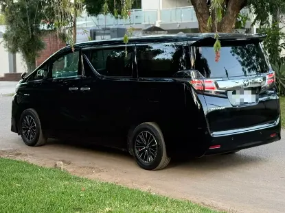 Picture of Toyota Vellfire 2017