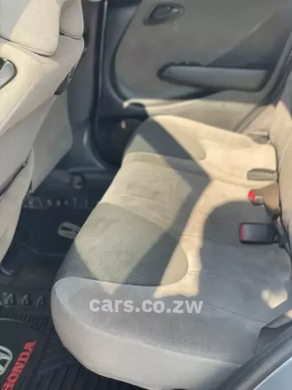 Picture of Honda Fit 2004