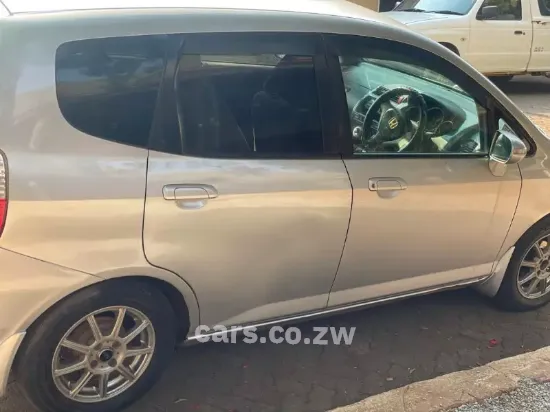 Picture of Honda Fit 2004