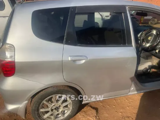 Picture of Honda Fit 2004