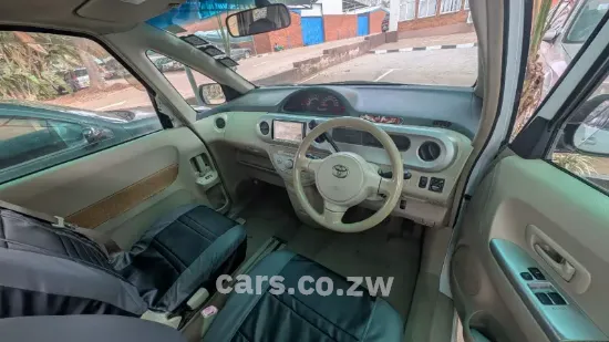 Picture of Toyota porte 2015