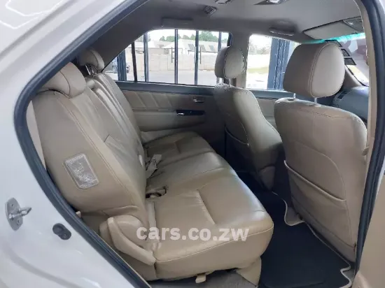 Picture of Toyota Fortuner 2011