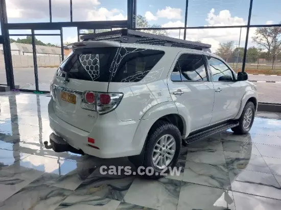 Picture of Toyota Fortuner 2011
