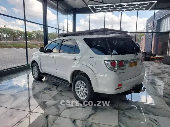 Picture of Toyota Fortuner 2011