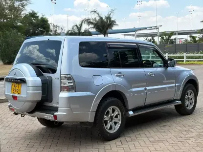 Picture of Mitsubishi Pajero 2013