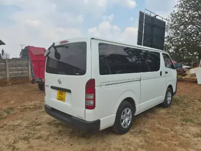 Picture of Toyota Quantum 2017
