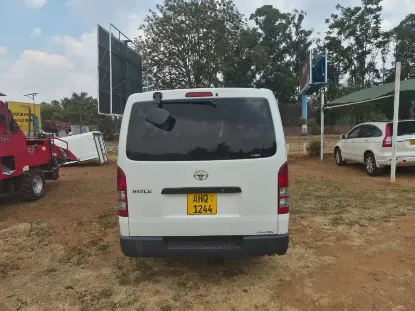 Picture of Toyota Quantum 2017