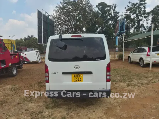 Picture of Toyota Quantum 2017