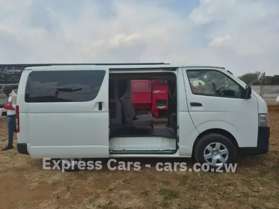 Picture of Toyota Quantum 2017