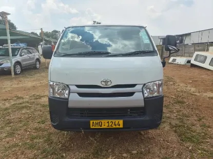 Picture of Toyota Quantum 2017