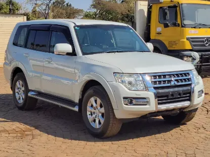 Picture of Mitsubishi Pajero 2017