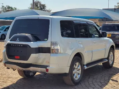 Picture of Mitsubishi Pajero 2017
