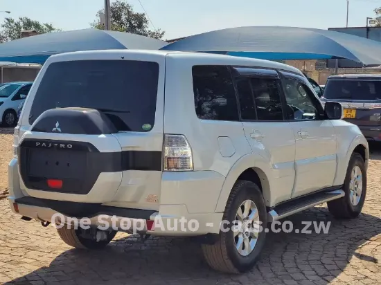 Picture of Mitsubishi Pajero 2017