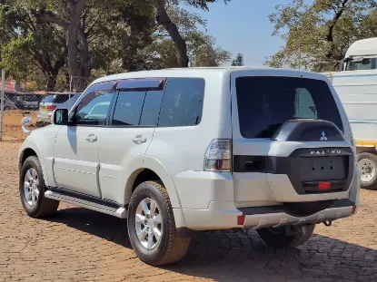 Picture of Mitsubishi Pajero 2017