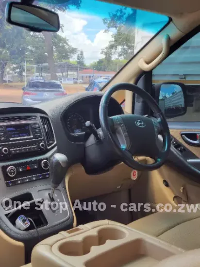 Picture of Hyundai H-1 2019