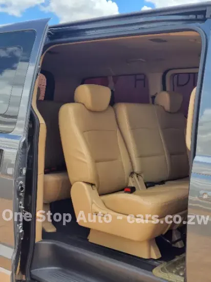 Picture of Hyundai H-1 2019