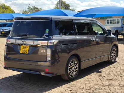 Picture of Nissan Elgrand 2017
