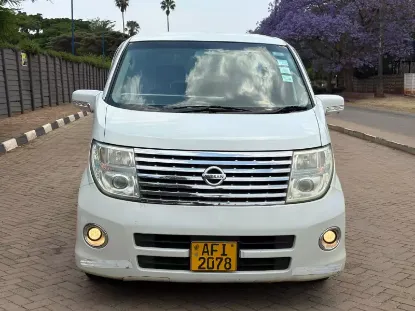 Picture of Nissan Elgrand 2005