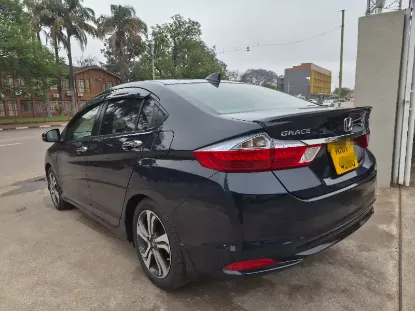 Picture of Honda Grace 2017
