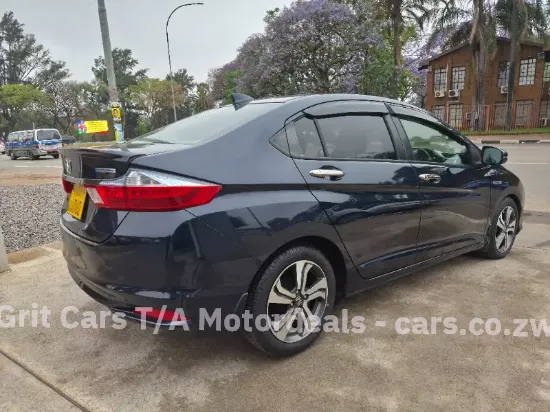 Picture of Honda Grace 2017