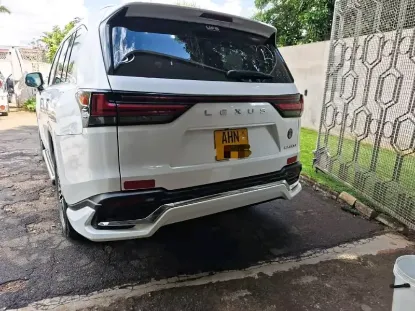 Picture of Lexus LX 2023