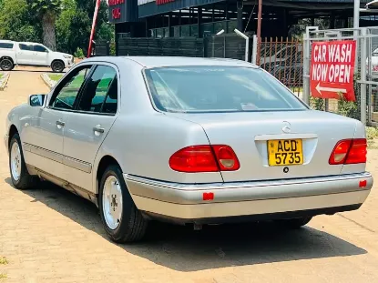 Picture of Mercedes Benz 300E 2004