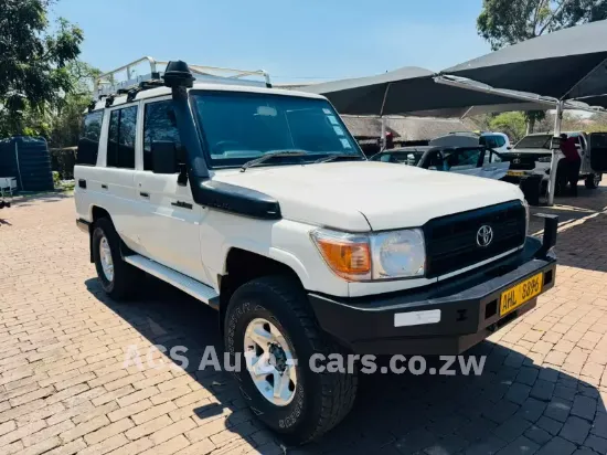Picture of Toyota Land Cruiser 76 Series 201