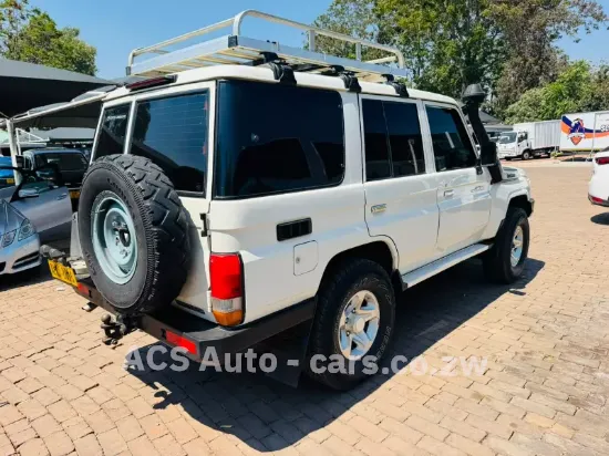 Picture of Toyota Land Cruiser 76 Series 201