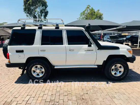 Picture of Toyota Land Cruiser 76 Series 201