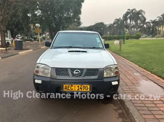 Picture of Nissan NP300. 2012