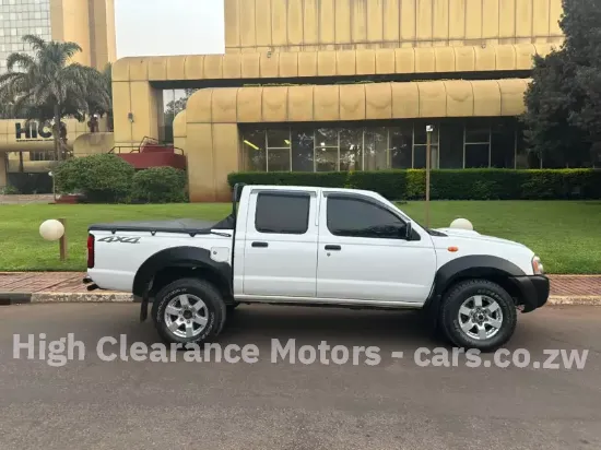 Picture of Nissan NP300. 2012