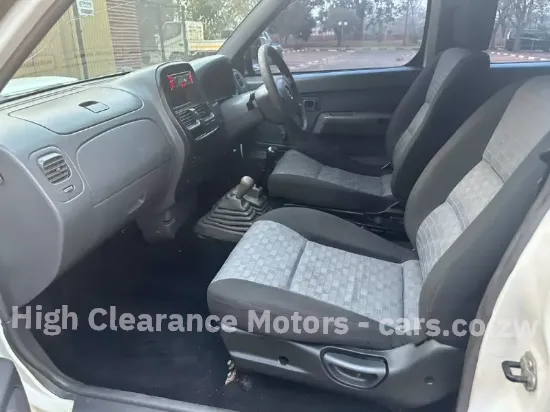 Picture of Nissan NP300. 2012
