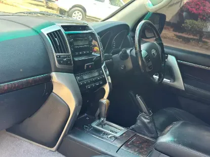 Picture of Toyota Land Cruiser 2812